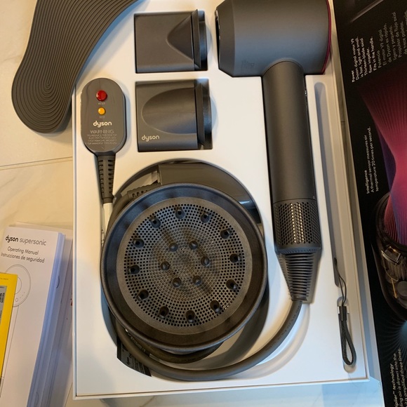 Dyson supersonic hair dryer - Picture 2 of 6